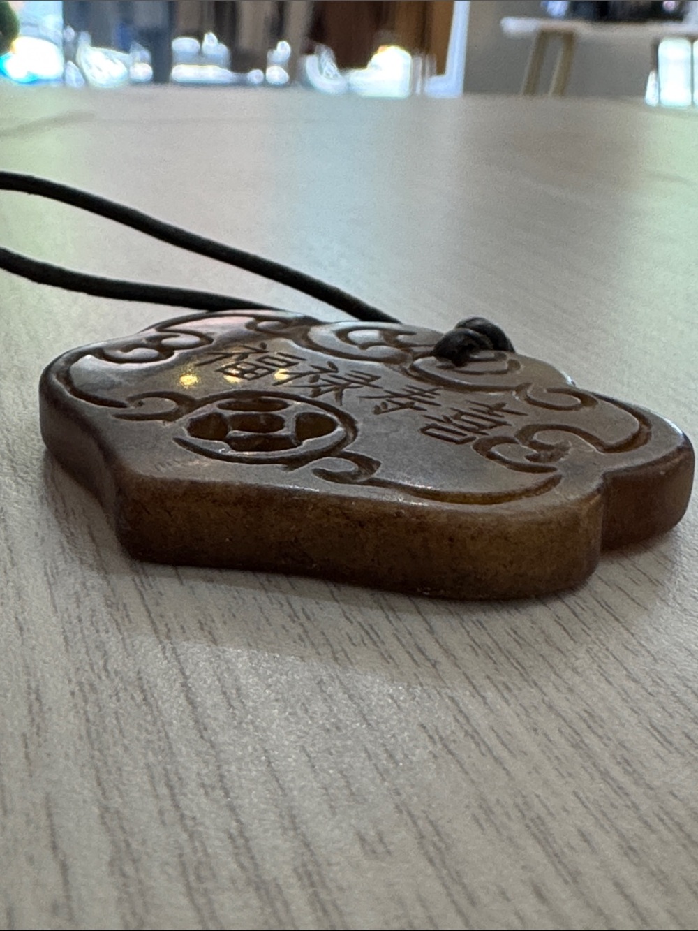 vintage Chinese carved brown nephrite or serpentine jade pendant - Picture 2 of 4